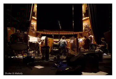 Andromeda Mega Express Orchestra während einer Session auf der Bühne.