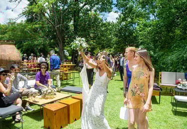 La novia junto a amigas