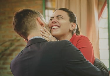 Novios emocionados fotografos de casamientos