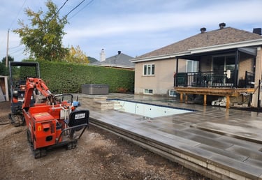 Entrepreneur expert en pavé uni à Brossard - Installation durable de terrasse et entrée.