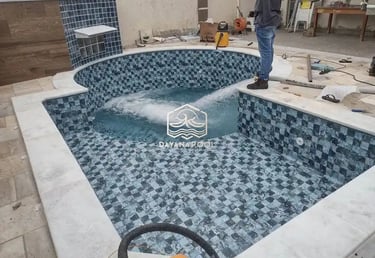 Pembuatan kolam renang oleh tim dayanapool