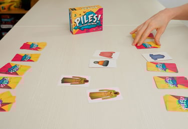Ant stalo sudėtos Piles žaidimo kortos