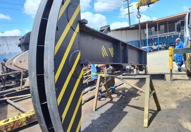 Manutençao e Pintura em Unidade de bombeio de petróleo (UB) - Cabeça da UB