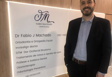 Facetas dentárias em Curitiba com planejamento estético e foco em naturalidade