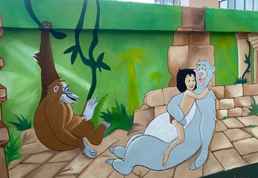 Pictură gard Cartea Junglei Mowgli.