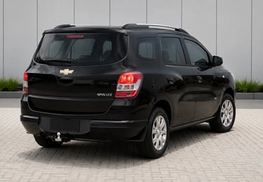 Chevrolet Spin LTZ preta vista traseira
