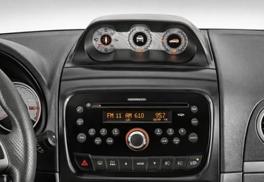 Painel original da Fiat Weekend Adventure com bússola, inclinômetro e central multimídia