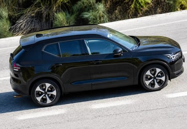 Volvo XC40 reestilizado é fotografado durante testes de desenvolvimento na Europa