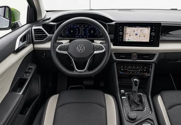 Interior do VW Taos 2025 com painel digital e central multimídia em destaque