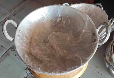 Big aluminum deep fry pan, family-size, suitable for global cooking needs.