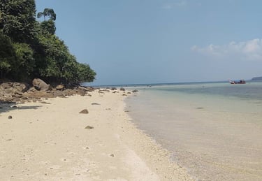 leam ao kham lighthouse bach phang nga khao lak