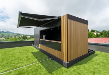 Módulo de construcción modular para uso comercial instalado en azotea con apertura frontal