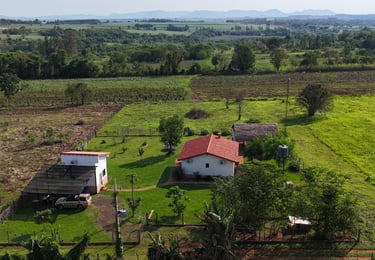 Anwesen in Arroyo Moroti, Nähe Independencia – Grundstück mit drei Gebäuden, Wald & Weitsicht