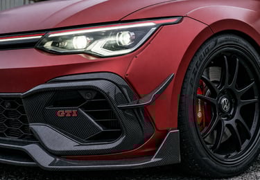 detalhe frontal do Golf GTI Monster com design agressivo e inspiração no GR Yaris