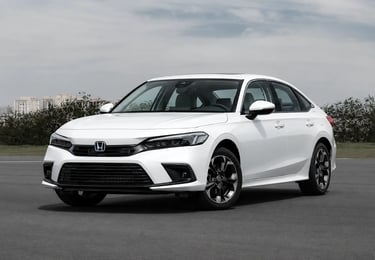 Honda Civic G11 híbrido branco com design moderno e tecnologia premium