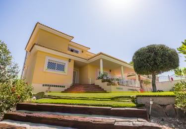 fachada de villa moderna en la costa blanca