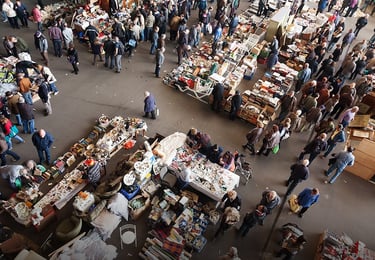 Flea market and swap meet vendors