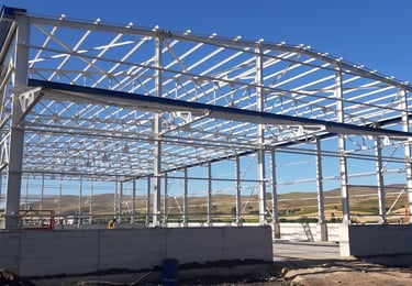 Kırşehir’de bulunan bir döküm fabrikasının ek binasının inşaat süreçleri.