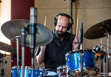 Bruno Tessele gravando com sua gretsch vintage round badge