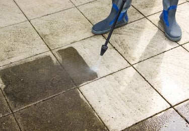 Washes dirt, grim and mold from patios