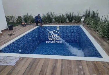 pengisian air kolam renang.