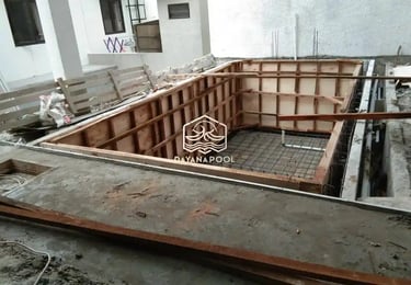tes rendam kolam renang untuk mengetahui apakah ada kebocoran atau tidak.