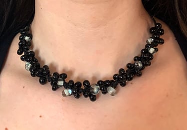 Collier noir profond 90 perles fines en verre de Murano