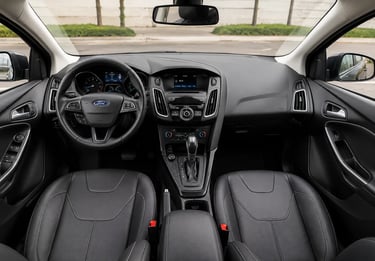 Interior do Ford Focus 2019 com painel, central multimídia e câmbio automático em destaque