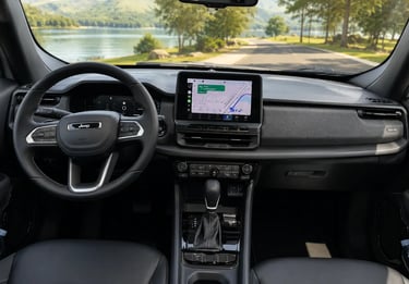 Interior do Jeep Renegade Longitude com painel digital e central multimídia em destaque