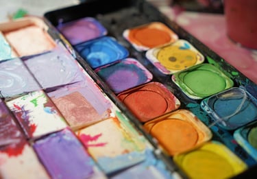 Palette de couleurs vibrantes pour ateliers de créativité et art-thérapie