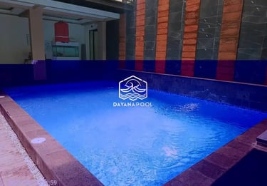Tampilan rumah mewah dengan kolam renang yang estetis, menunjukkan peningkatan nilai properti.