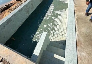 Pembuatan kolam renang di daerah Surakarta oleh tim dayanapool