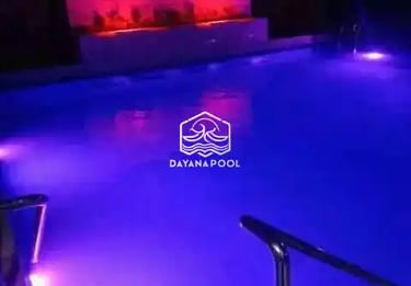 Tampilan rumah mewah dengan kolam renang yang estetis, menunjukkan peningkatan nilai properti.