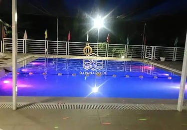 Tampilan rumah mewah dengan kolam renang yang estetis, menunjukkan peningkatan nilai properti.