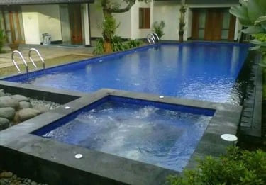 kolam renang buatan dayanapool dengan finishing mozaik