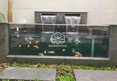 dekorasi taman dan kolam renang dengan air mancur tirai.