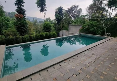 Kolam renang modern yang dibangun oleh Dayanapool