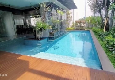 kolam renang indah buatan dayanapool dengan finishing mozaik