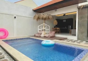 kolam renang dengan konsep bali dengan finishing batu alam