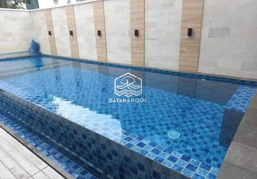 kolam renang mewah dengan mozaik kuda laut