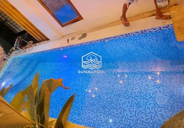 Tampilan rumah mewah dengan kolam renang yang estetis, menunjukkan peningkatan nilai properti.