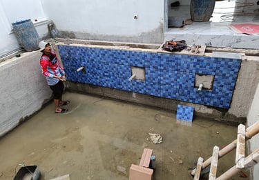 proses pembutan kolam renang oleh tim dayanapool.