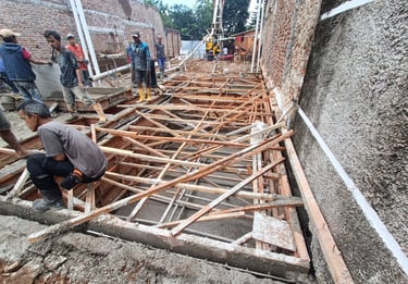 Pengecoran struktur kolam renang oleh dayanapool untuk memastikan standar kualitas yang sesuai SNI