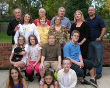 A family picture with grandparents, parents and children