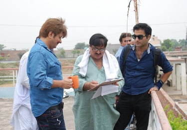 Saleem Murad ,Naghman Saleem ,Arbaz Khan . Pashto Film Munafiq k set pe