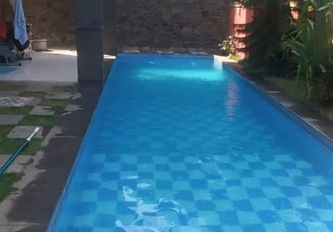 Kolam renang dengan desain minimalis dan fungsuonal di Batang buatan dayanapool