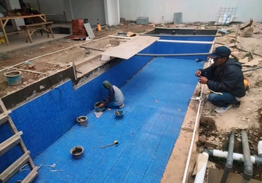 pemasangan keramik kolam renang menggunakan keramik roman