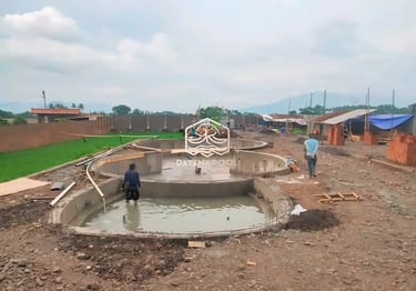 Kontraktor kolam renang profesional di Jakarta Selatan sedang mengerjakan pembuatan kolam renang