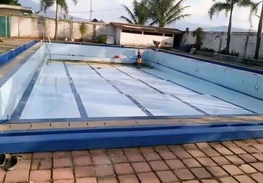 Kolam renang umum Berukuran besar