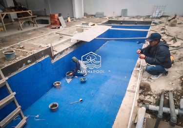 pemasangan keramik kolam renang menggunakan keramik roman